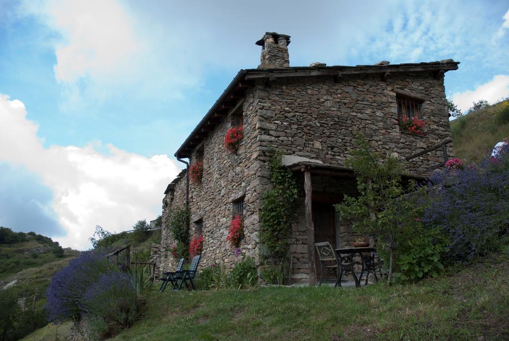 ホテルAgriturismo La Fontana Dell'Olmo Molini di Triora エクステリア 写真